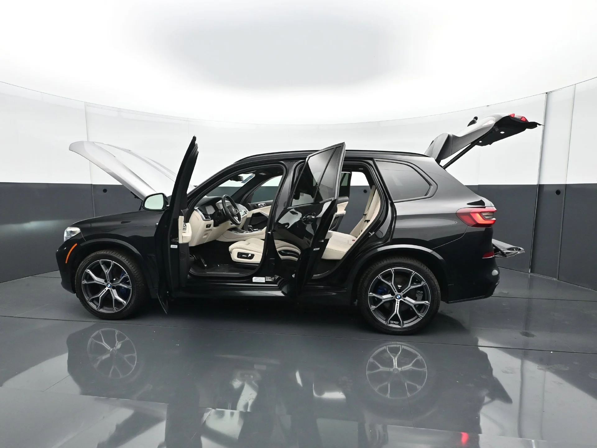 Used 2022 Black Sapphire Metallic BMW xDrive40i image 32