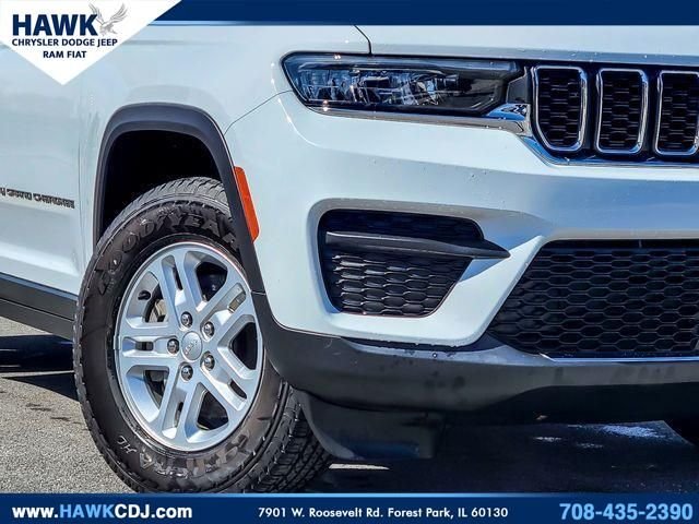 Used 2023 White Jeep Laredo image 3