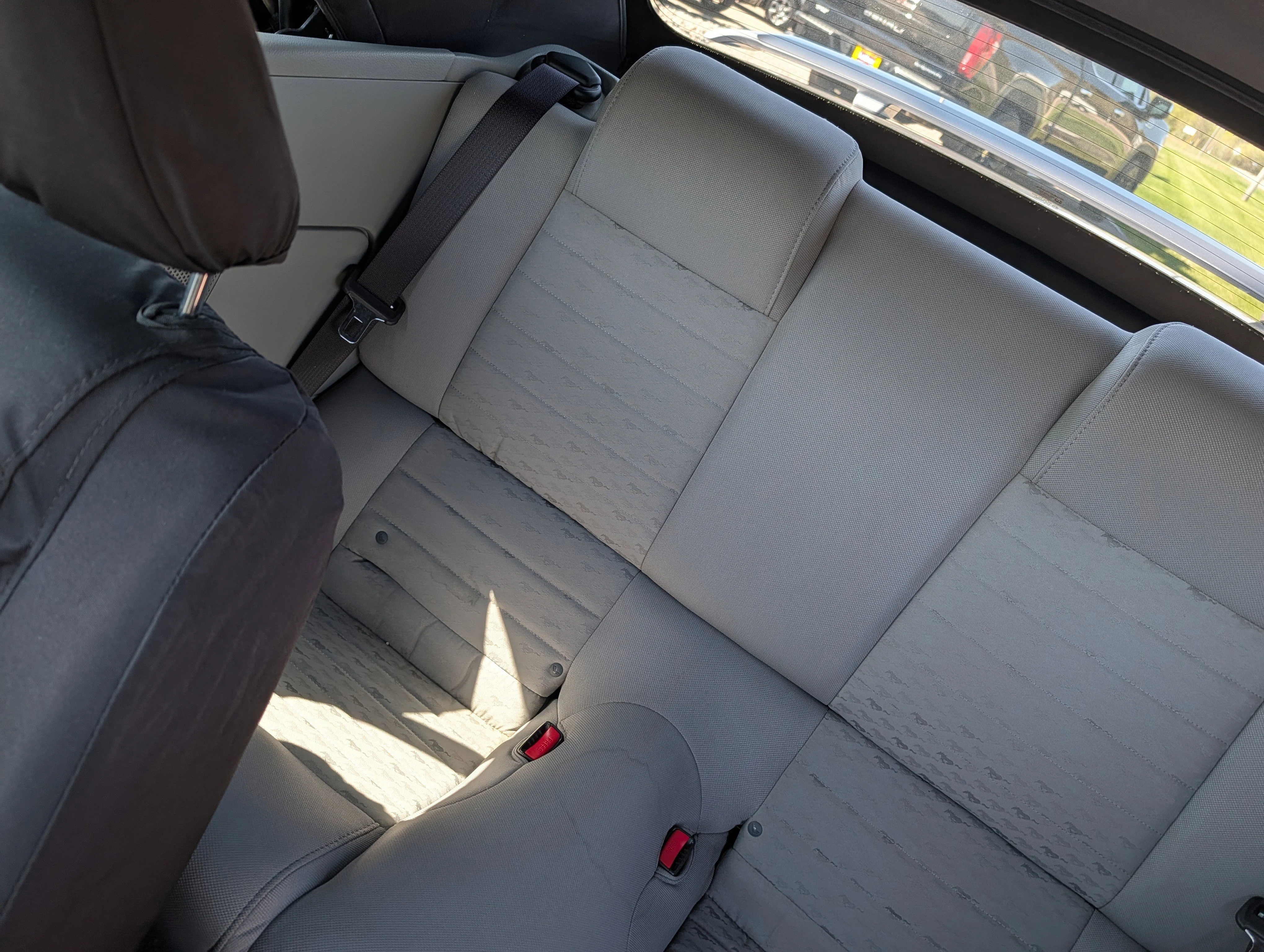 Used 2006 Satin Silver Metallic Ford GT Premium image 12