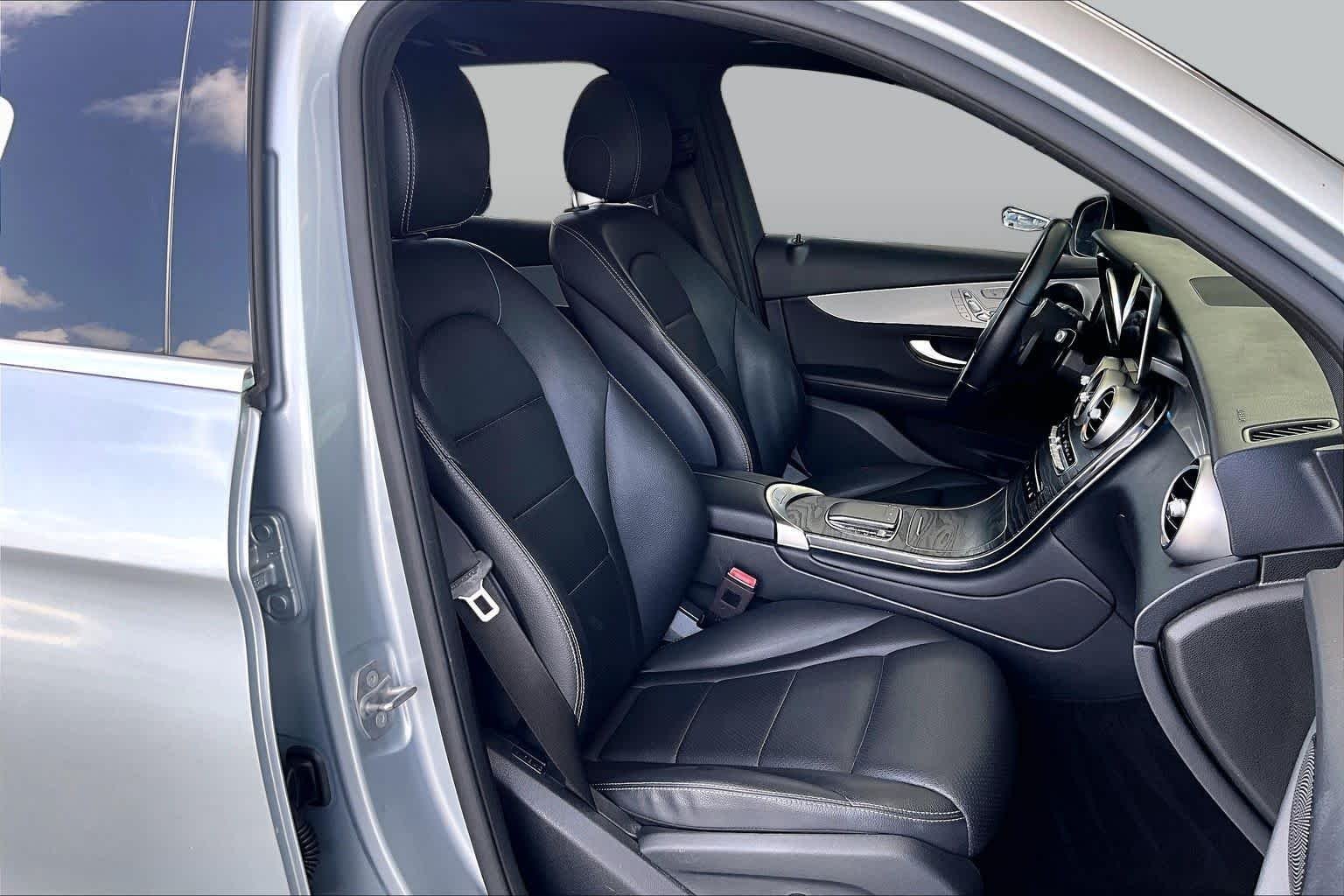 Used 2022 Black Mercedes-Benz GLC 300 image 9