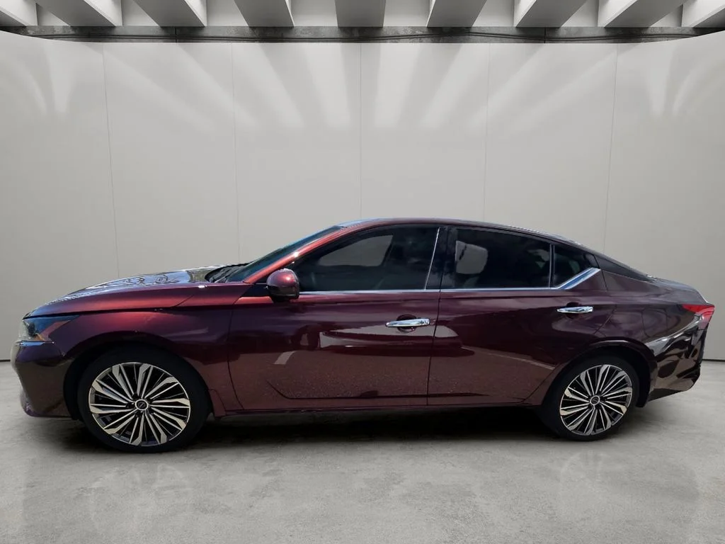 Used 2023 Garnet Pearl Metallic Nissan 2.5 SL image 3
