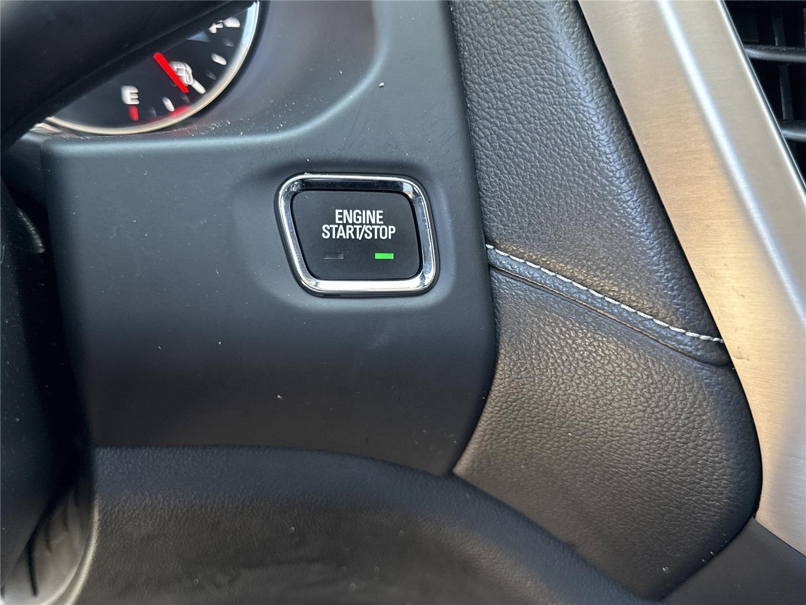 Used 2023 White Frost Tricoat GMC Denali image 9