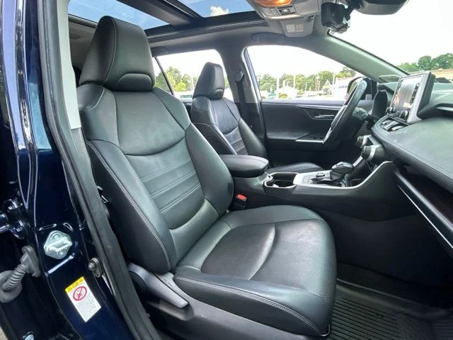 Used 2019  Toyota Limited image 33