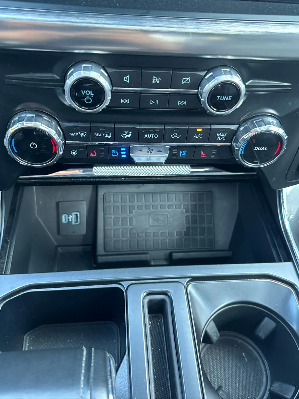 Used 2022 Atlas Blue Metallic Ford LARIAT image 24