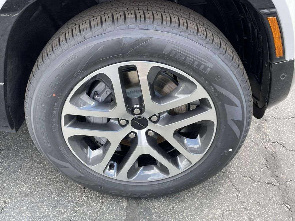 New 2026 Borasco Grey Land Rover X-Dynamic SE image 11