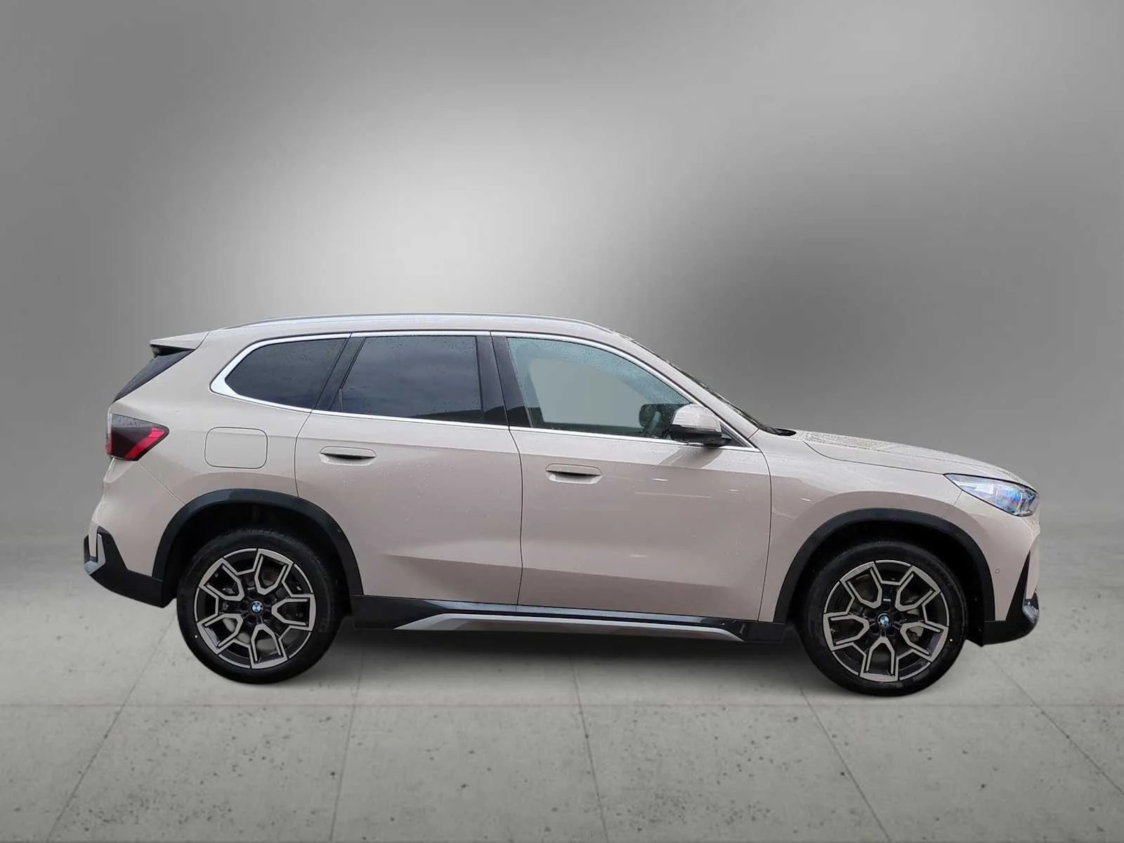 New 2026 Dune Grey Metallic BMW xDrive28i image 9