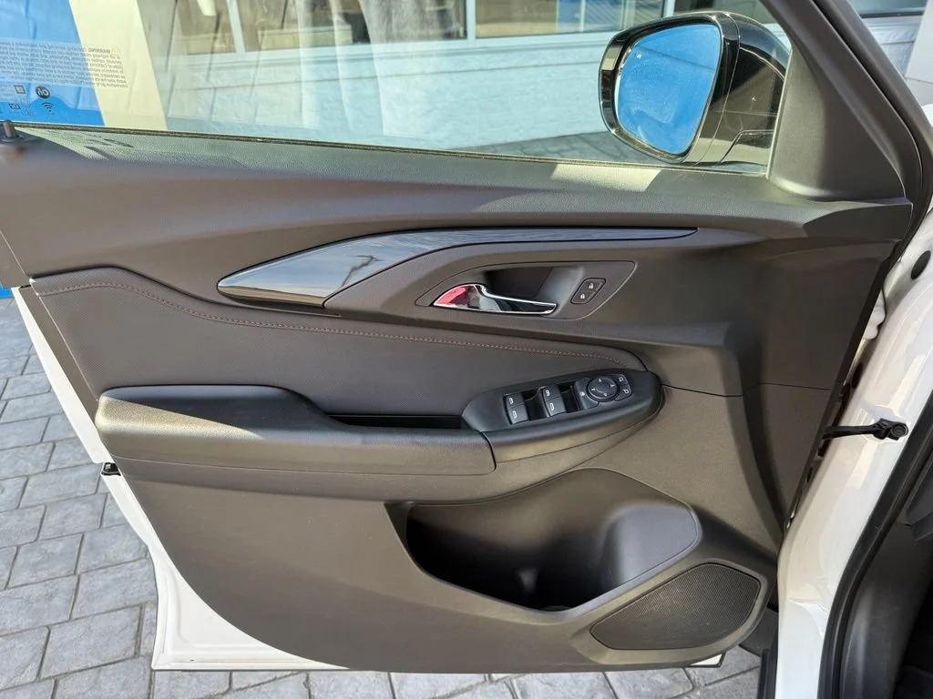 Used 2023 SUMMIT WHITE Chevrolet RS image 30