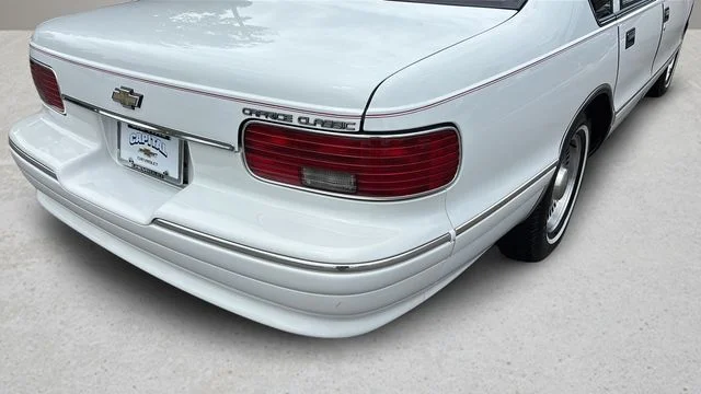 Used 1996 White Chevrolet Classic image 33