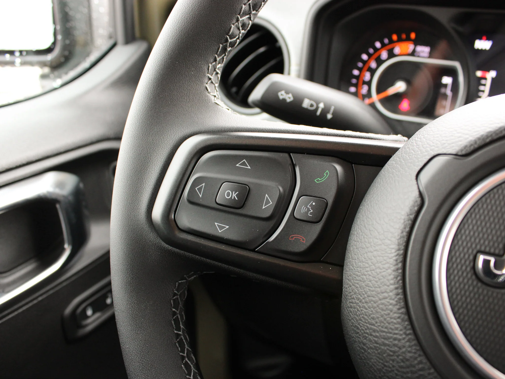 Used 2025 41 Jeep Sport S* 4 Door 4x4, Alpine Audio, Safety Group, Remote Start, Heated Seats image 16