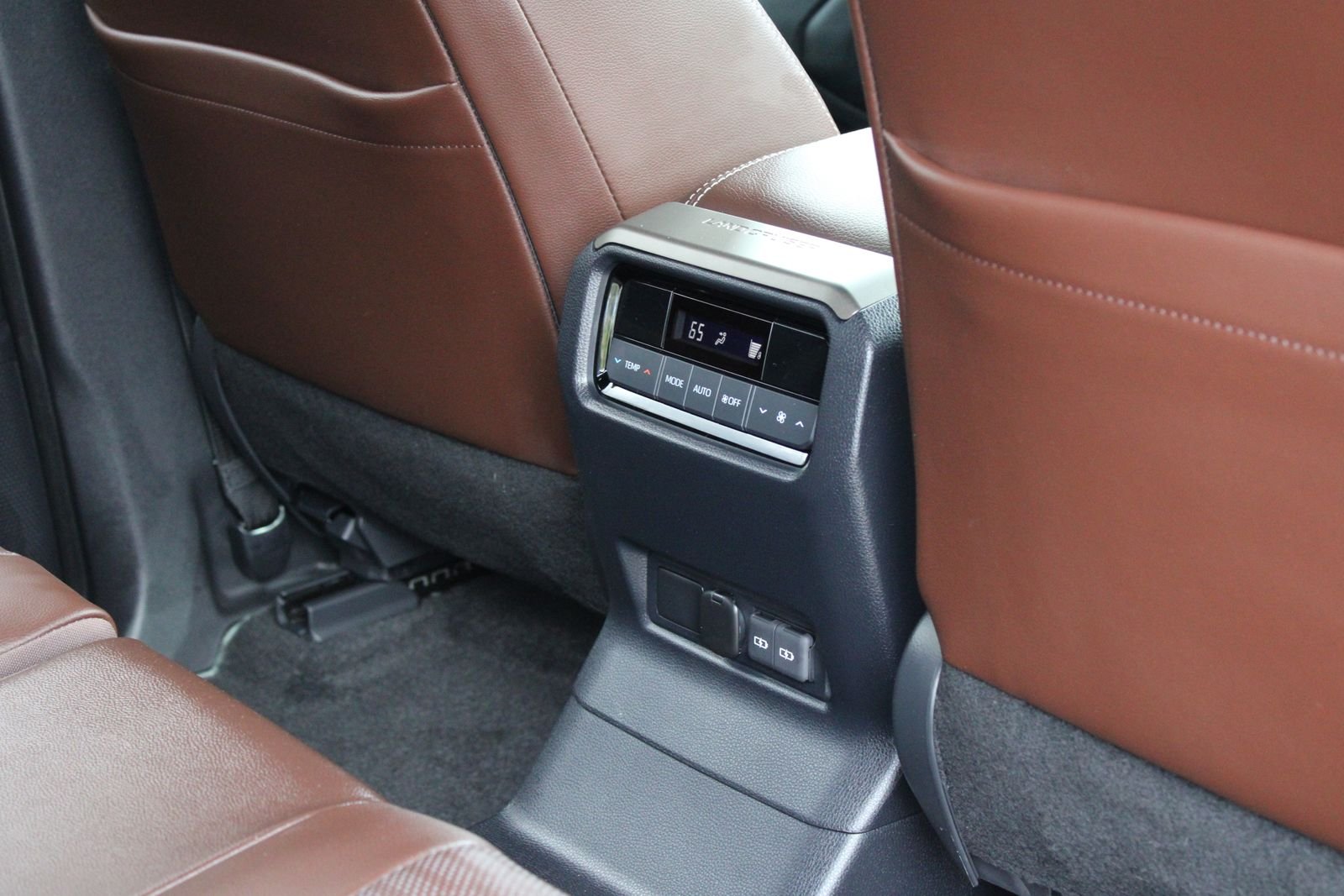 Used 2025  Toyota Base image 36