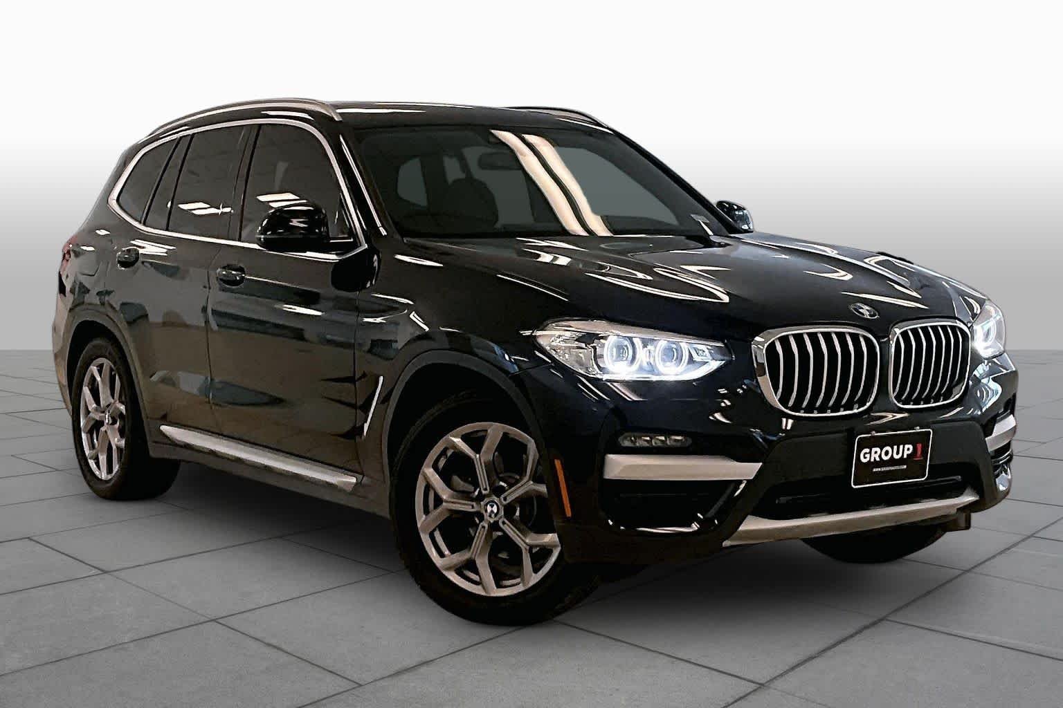 Used 2020 Black Sapphire Metallic BMW sDrive30i image 2