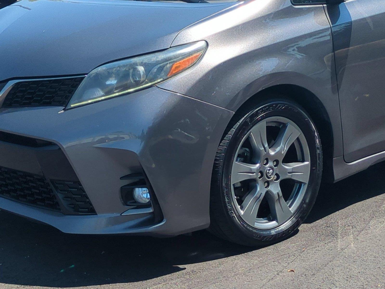 Used 2018  Toyota SE image 9