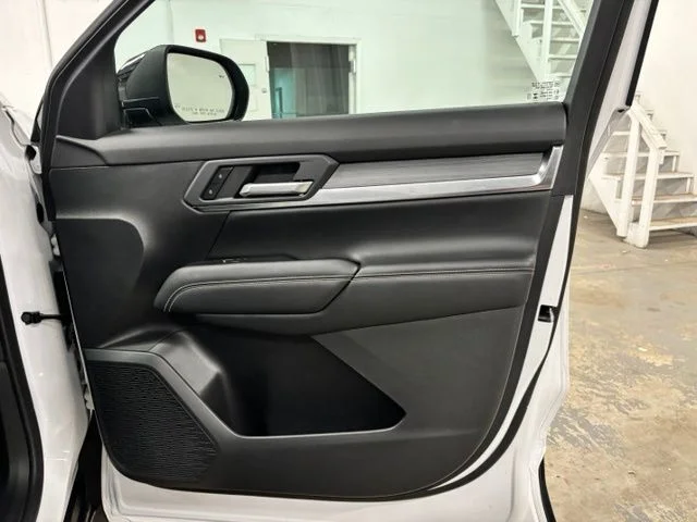 Used 2026 White GMC Elevation image 22