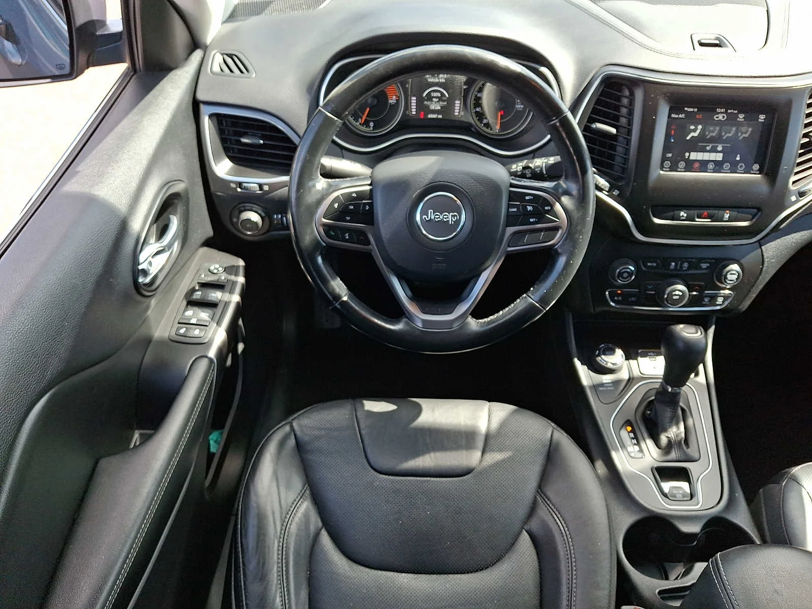 Used 2021 Slate Blue Pearlcoat Jeep Latitude Lux image 11