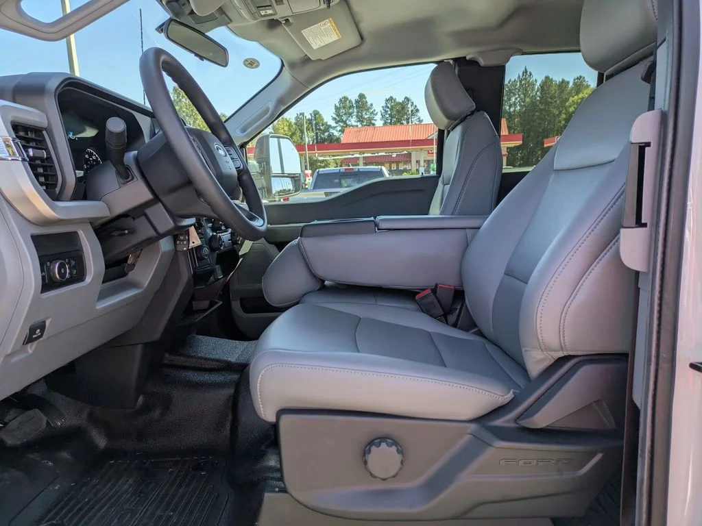 2025 Ford F-350 Super Duty Chassis Cab XL - Photo 12