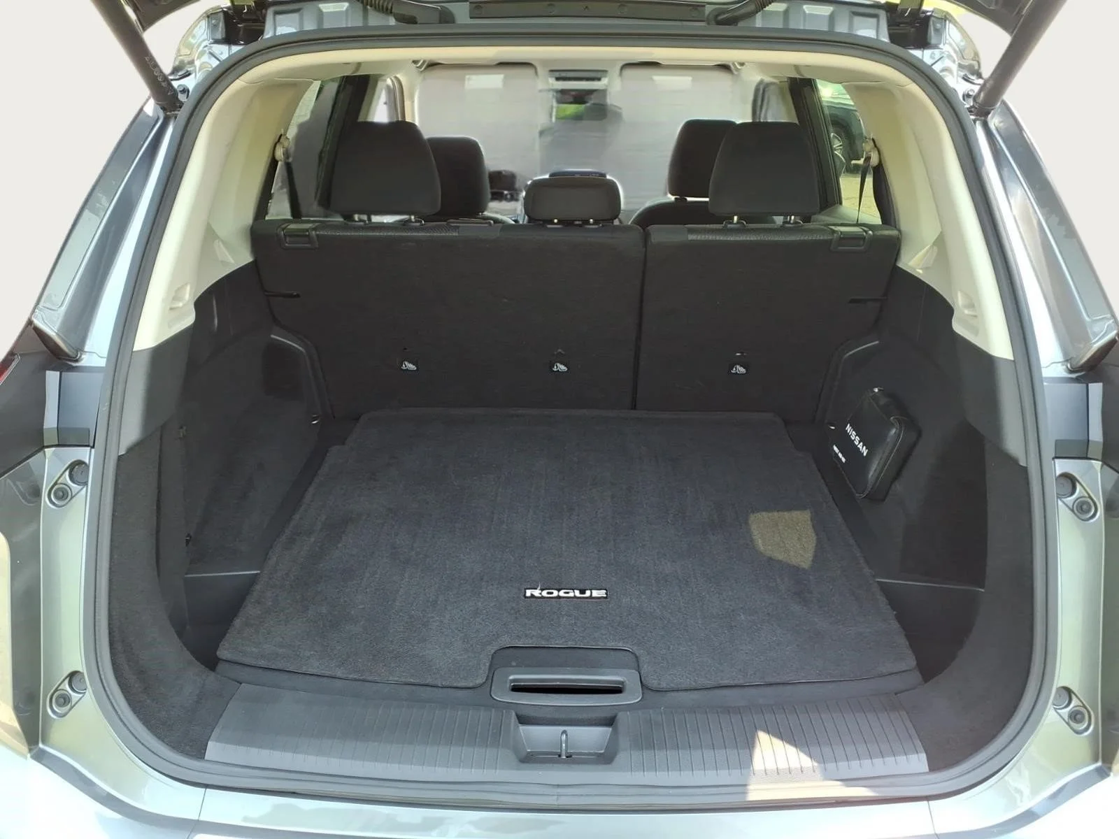 Used 2025 Gun Metallic Kad Nissan SV image 14