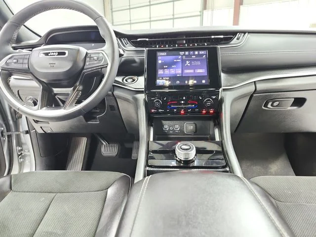 Used 2025 Silver Jeep Altitude image 25