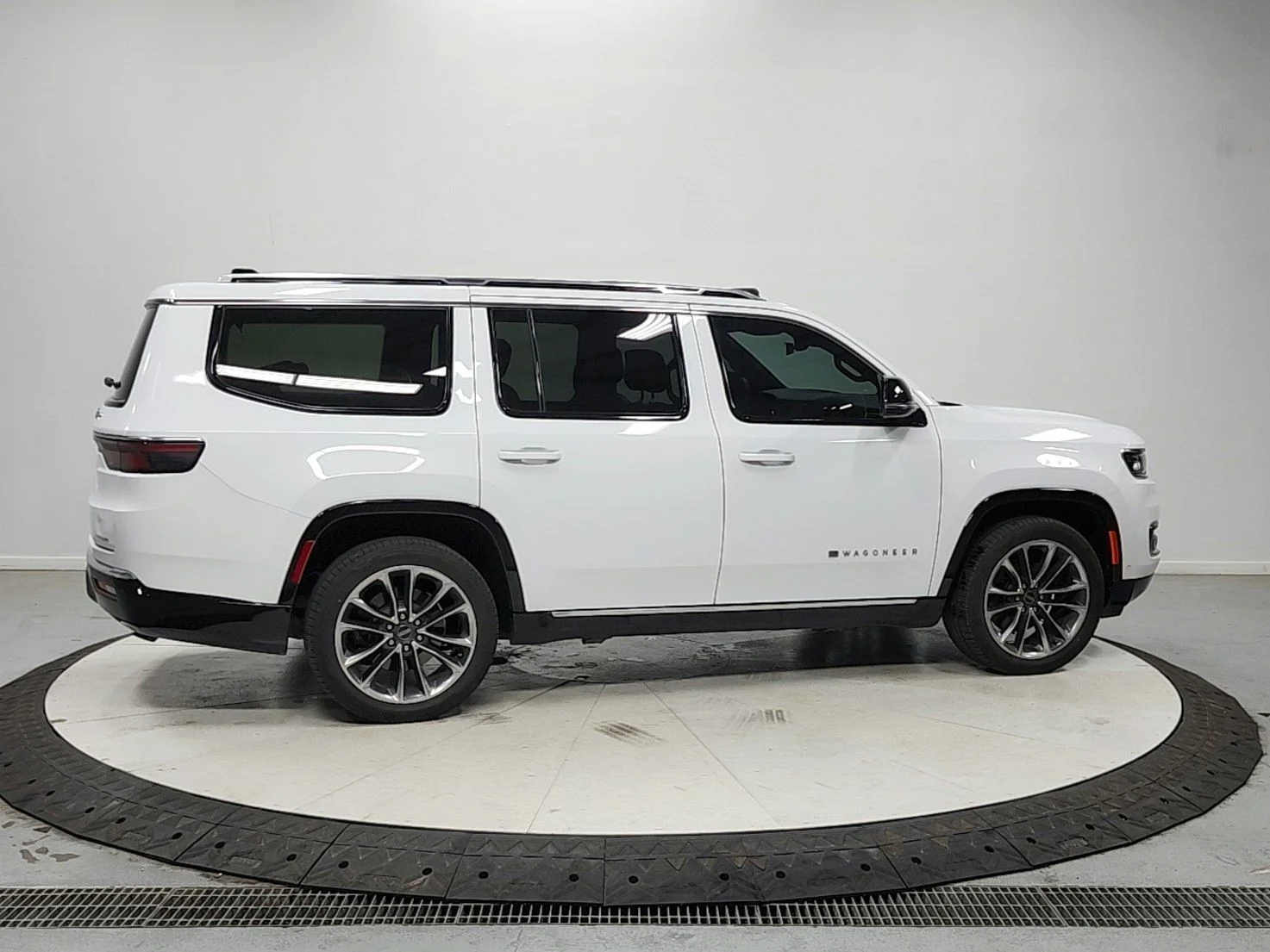 Used 2024 White Jeep Series III image 8