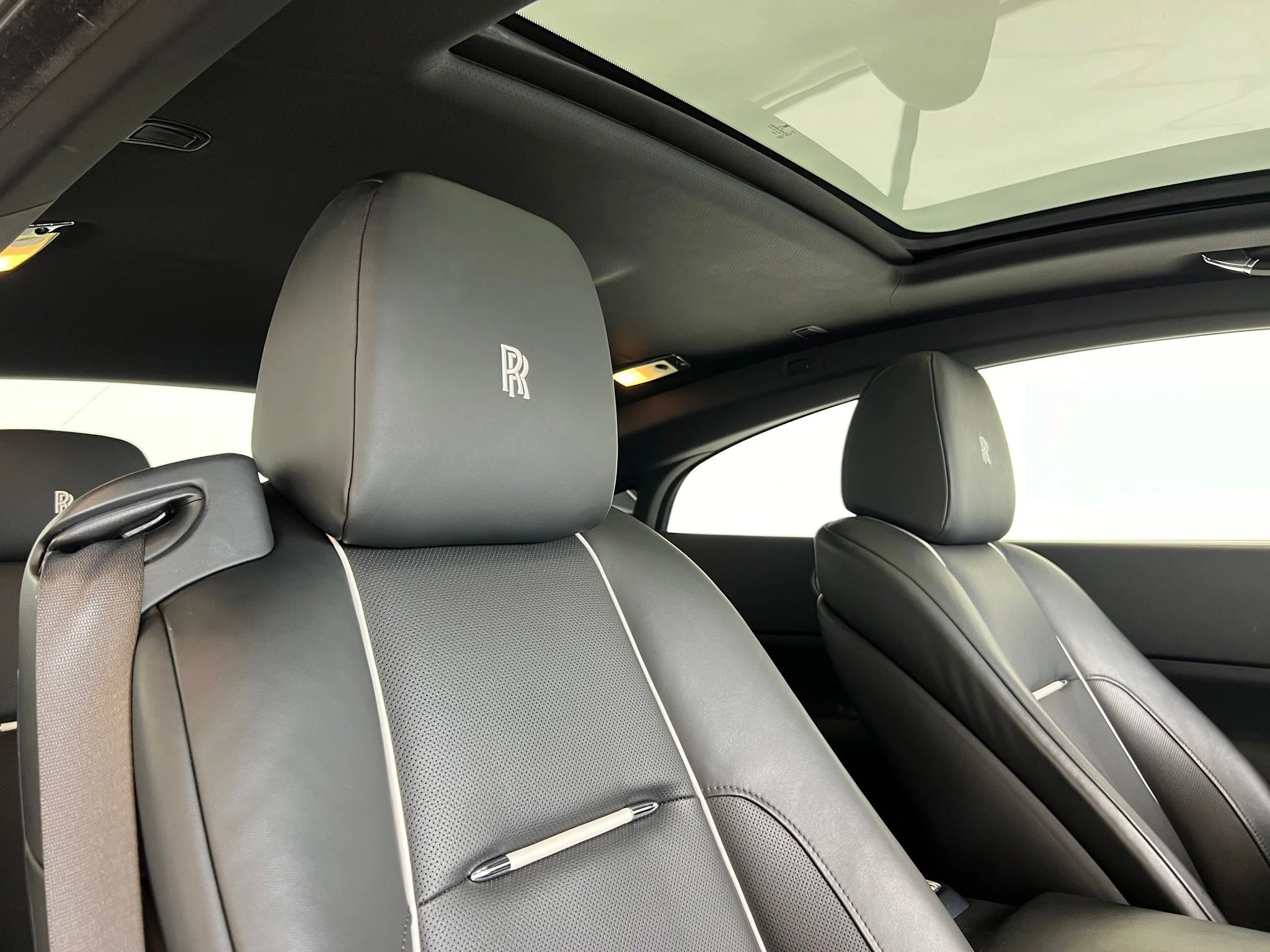 Used 2015 White Rolls-Royce Base image 21
