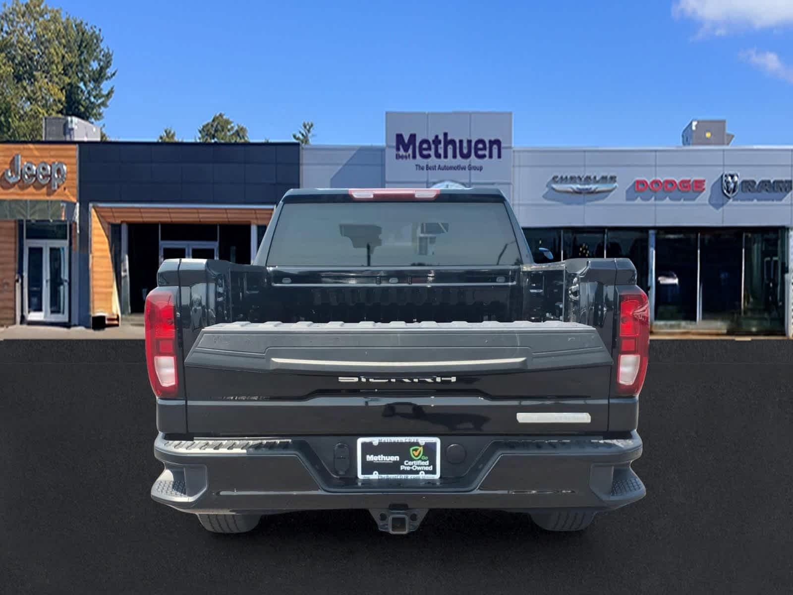 Used 2024 Onyx Black GMC Elevation image 6