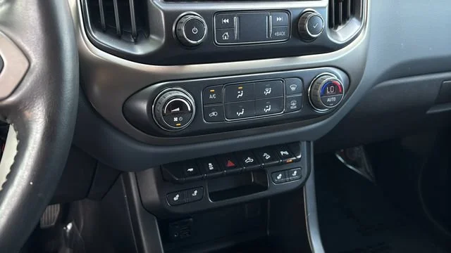 Used 2022 BLACK Chevrolet 4WD Z71 image 29