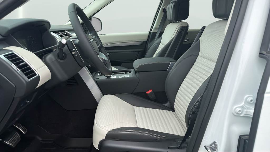 New 2026 Fuji White Land Rover Dynamic SE image 17