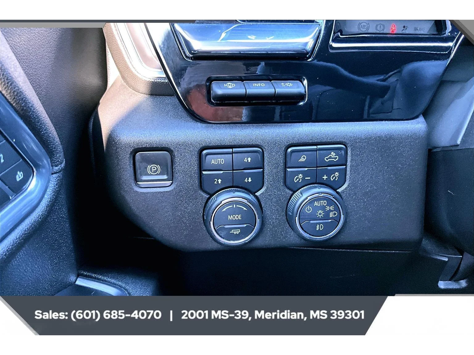 Used 2024 BLACK Chevrolet High Country image 23