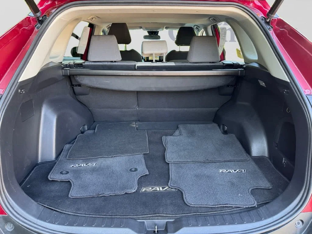 Used 2021 Red Toyota XLE image 4