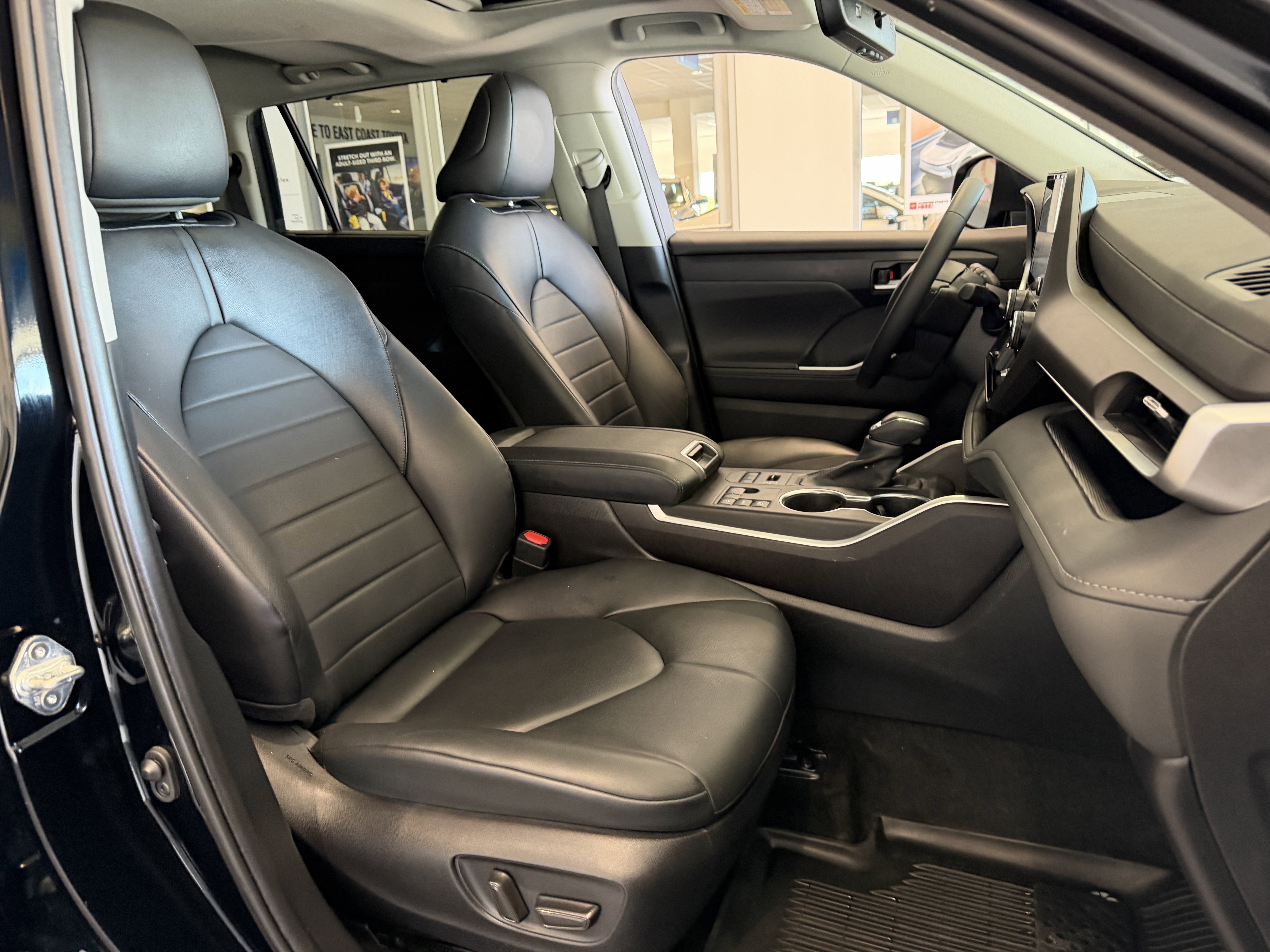 2023 Toyota Highlander XLE - Photo 37