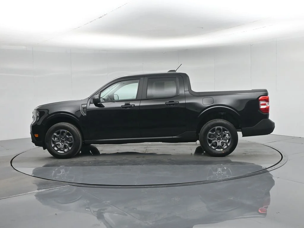 New 2026 Black Ford XLT image 4