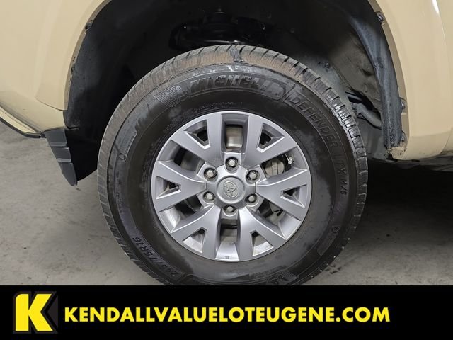 Used 2017  Toyota SR5 image 9