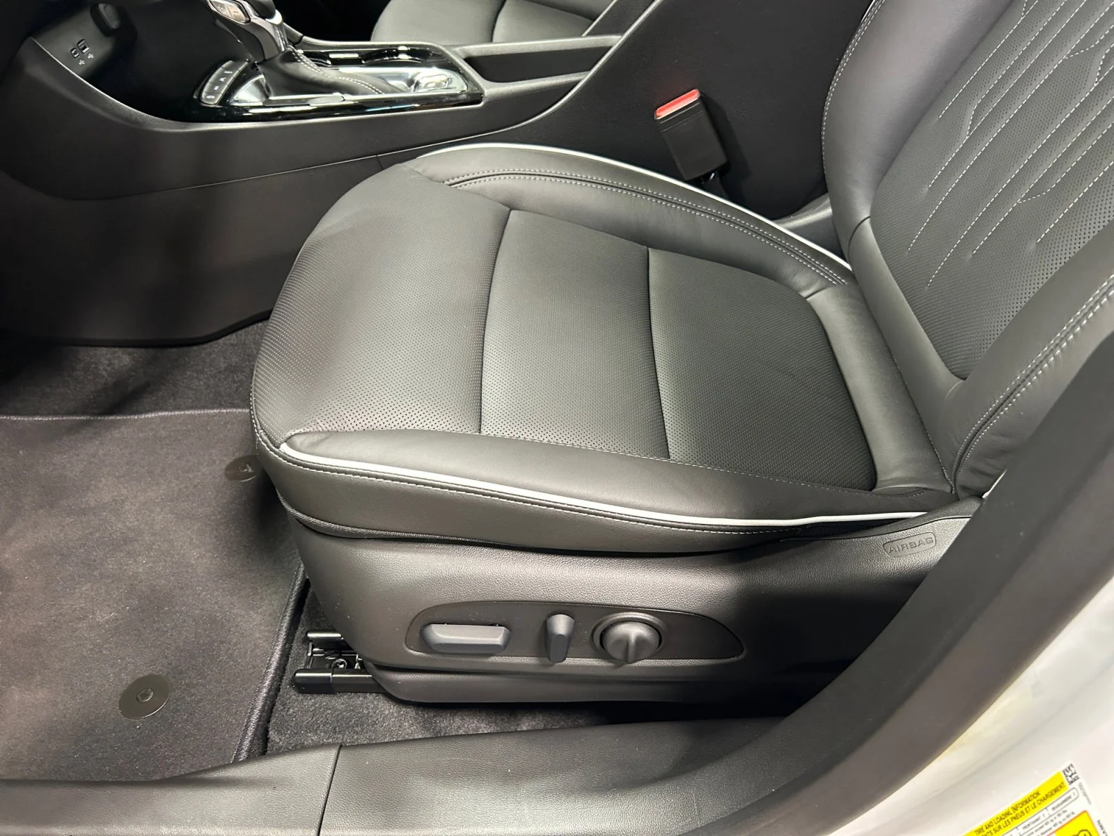 New 2026 White Frost Tricoat Buick Avenir AWD image 15