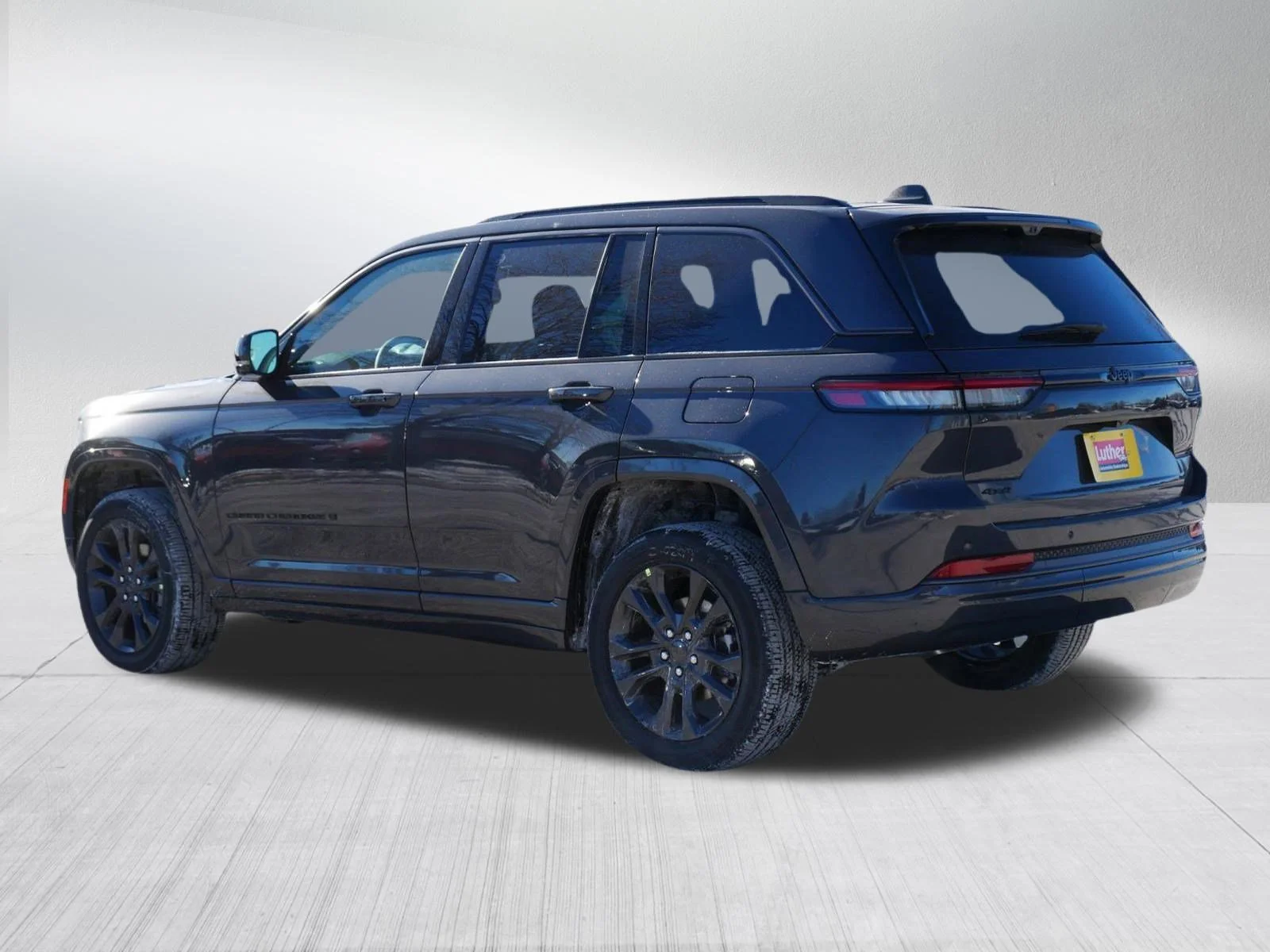 New 2026 Baltic Gray Metallic Clear-Coat Exterior Paint Jeep Limited Reserve image 5