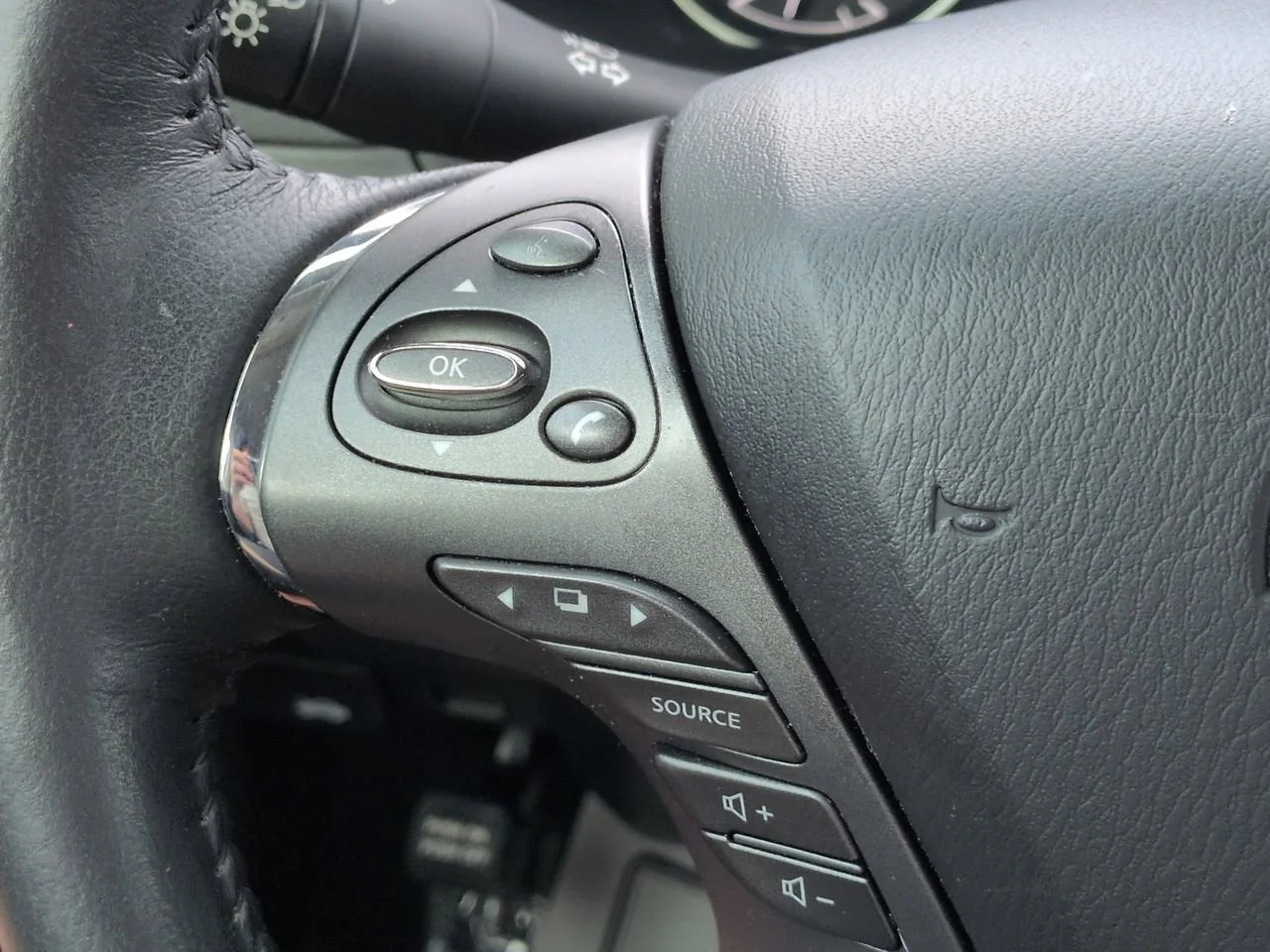 Used 2022 Gun Metallic Nissan SV image 23