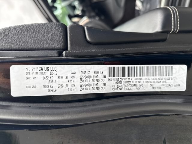 Used 2017 Diamond Black Crystal Pearlcoat Jeep Limited image 16