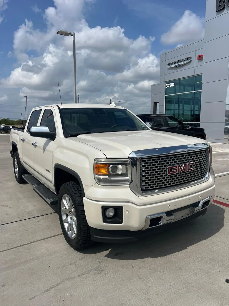 2015 GMC Sierra 4WD Crew Cab Short Box's photo