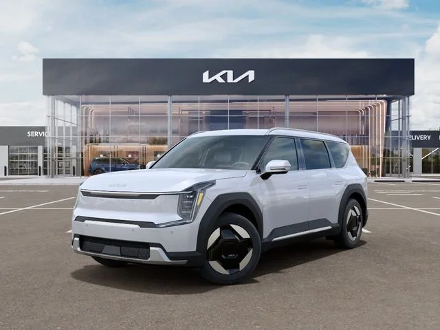 New 2026 Glacial White Pearl Kia Wind AWD image 1