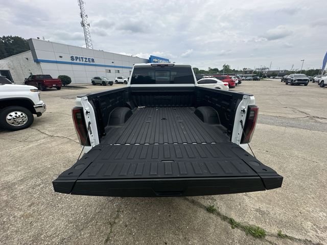 Used 2024 White GMC AT4 image 29