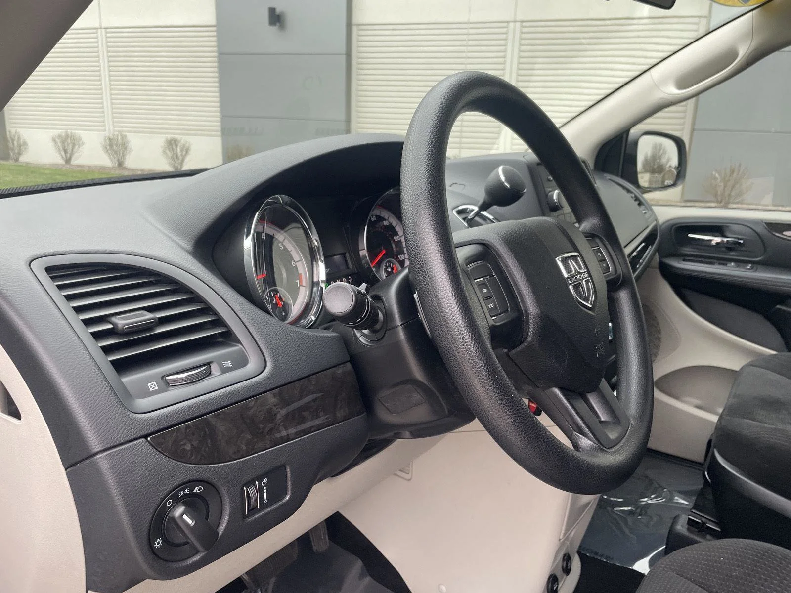 Used 2015 Cashmere/Sandstone Pearlcoat Dodge American Value Pkg image 24