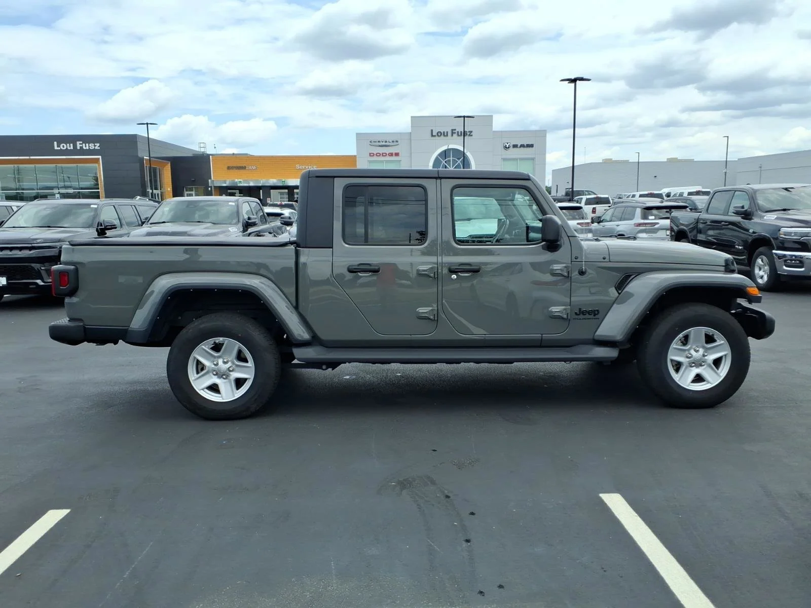 Used 2023 Sting-Gray Clearcoat Jeep Sport S image 27