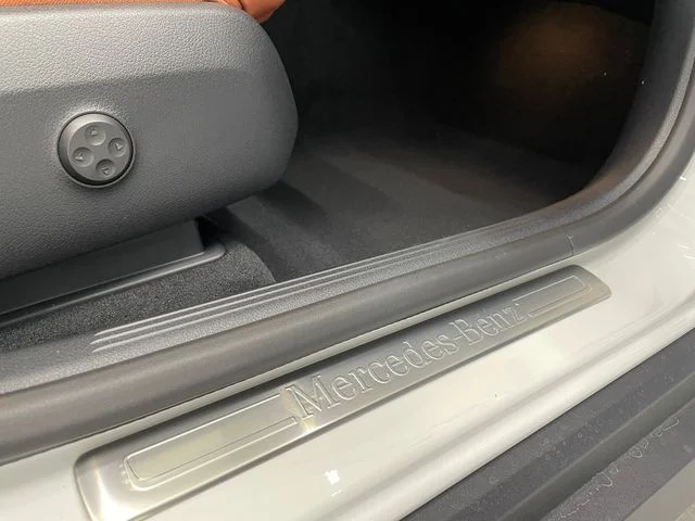 New 2027 White Mercedes-Benz GLC 300 image 43