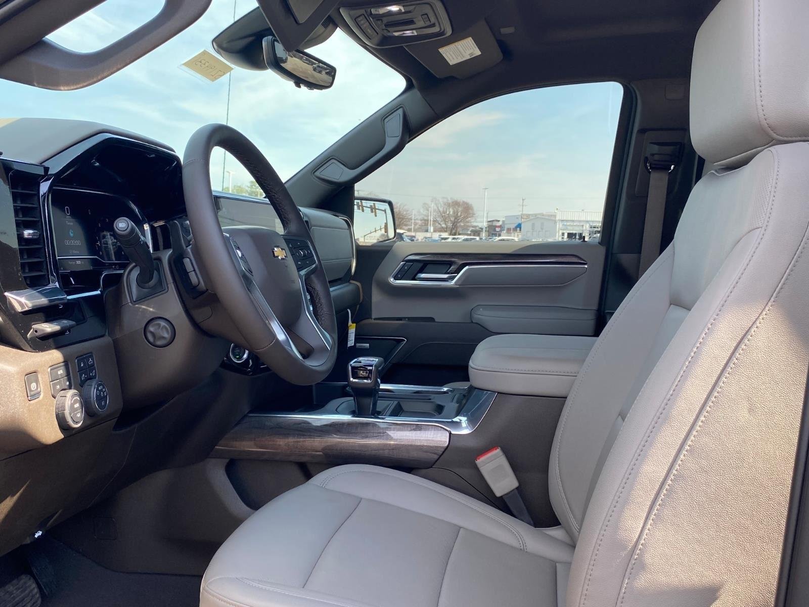 2025 Chevrolet Silverado 1500 LTZ - Photo 15