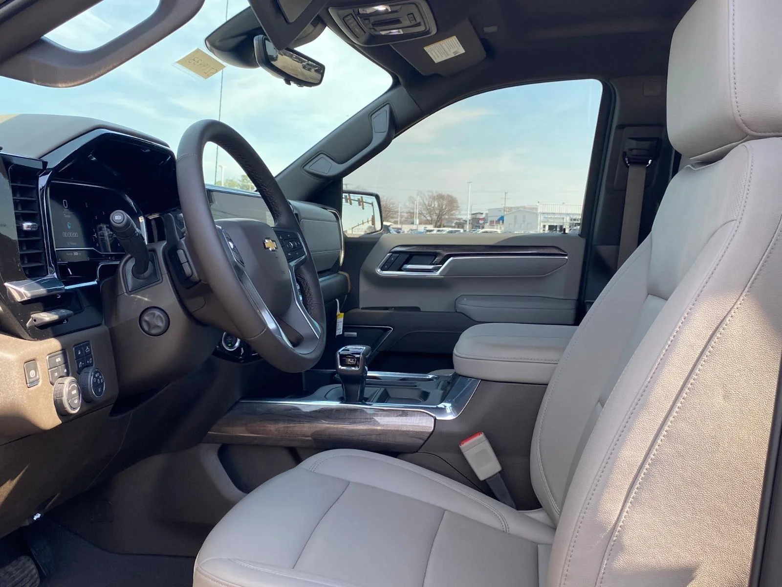 2025 Chevrolet Silverado 1500 LTZ - Photo 15