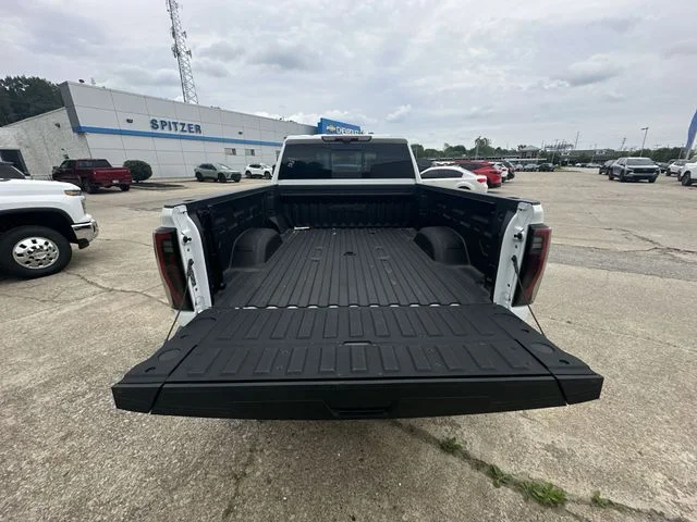 Used 2024 White GMC AT4 image 29
