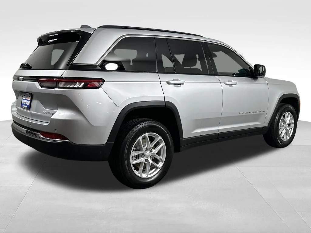 New 2026 Silver Zynith Exterior Paint Jeep Laredo X image 11