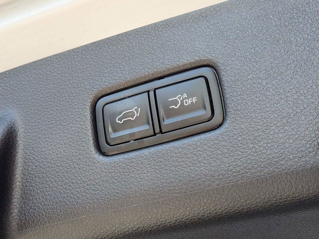 Used 2023 White Kia SX image 9