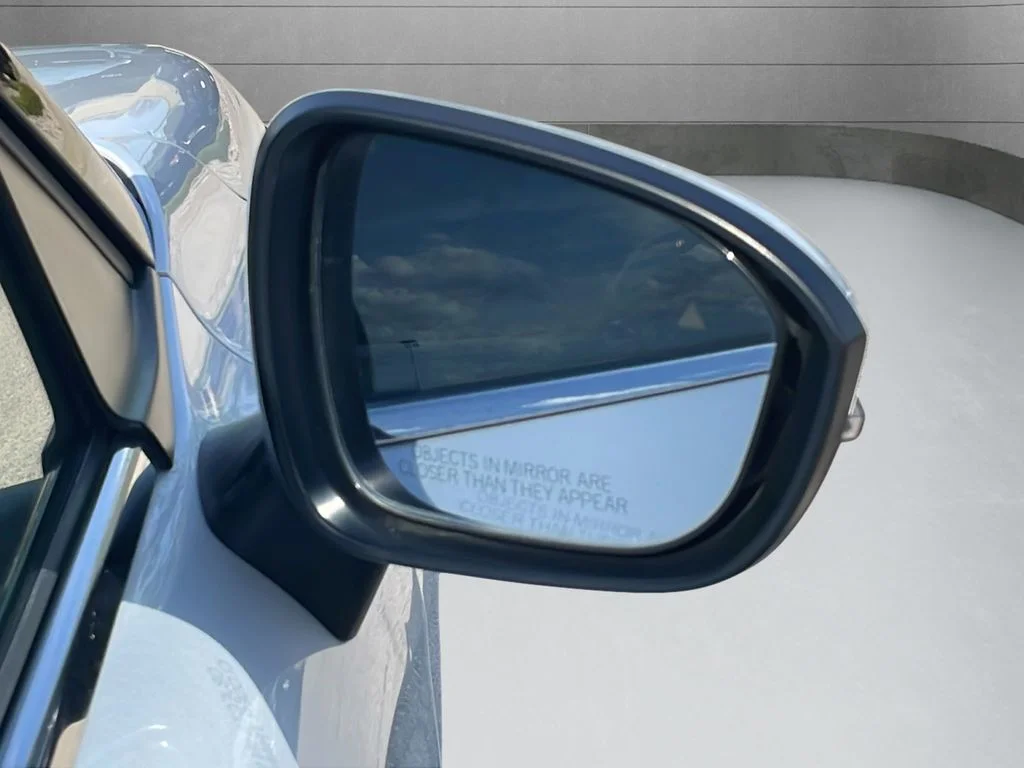 Used 2024 Silver Mitsubishi SE image 44