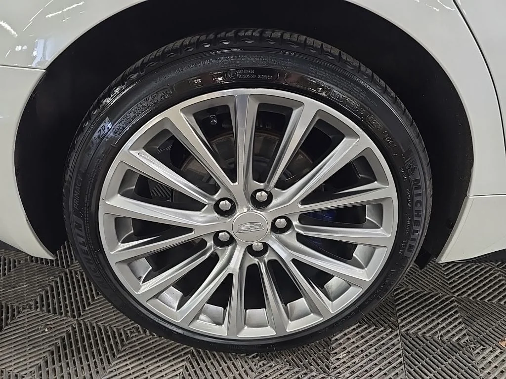 Used 2023 White Cadillac V-Series image 16