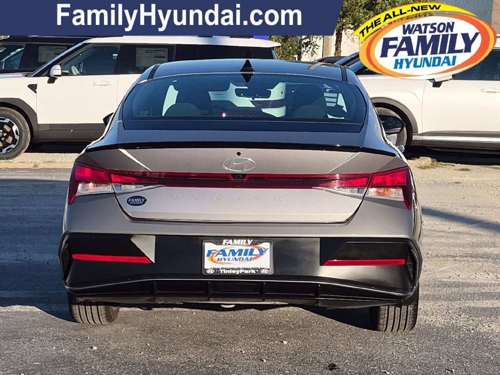 Certified Used 2025  Hyundai SEL Sport image 5