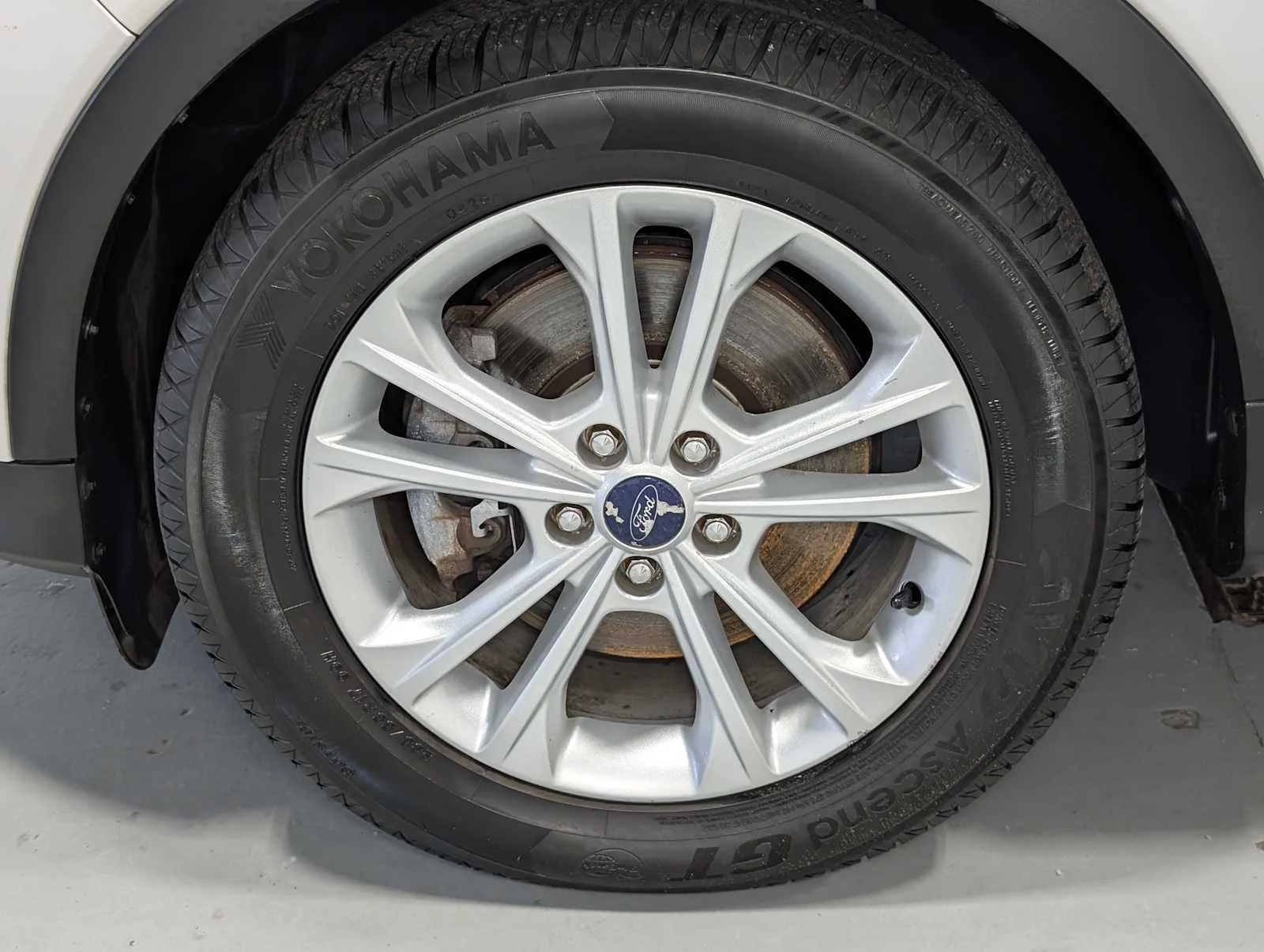 Used 2017 White Platinum Metallic Tri-Coat Ford SE image 3